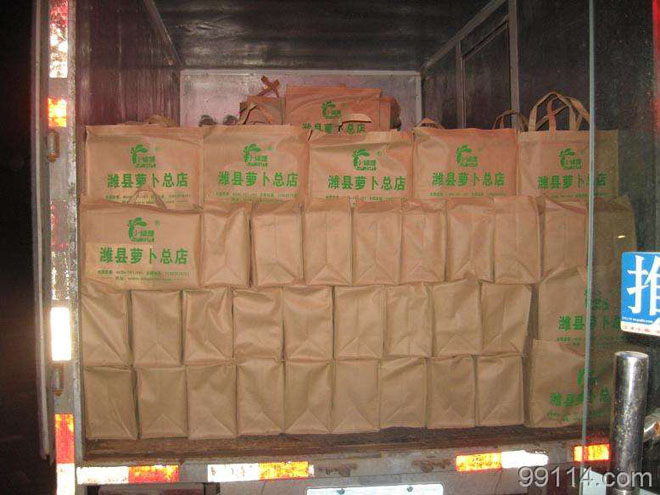 装车待运的礼品箱、精品潍县萝卜